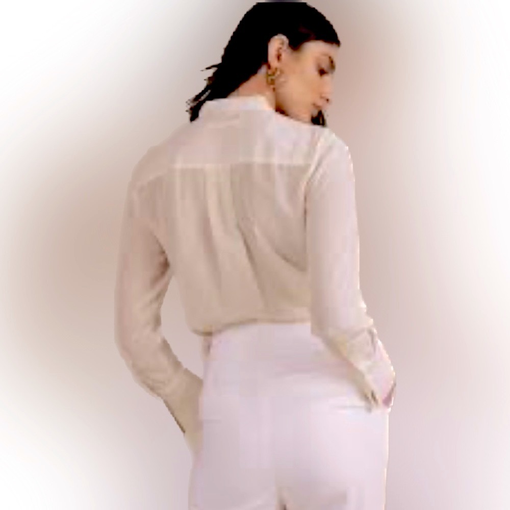 Banana Republic Sheet Off White Button Down with golden buttons